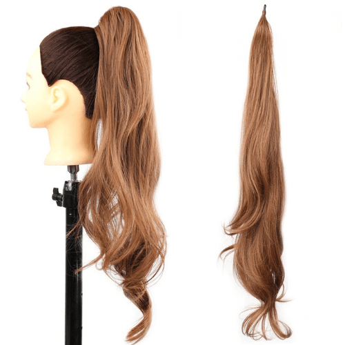 Extension queue de cheval Capellia Chic en teinte Châtain Cuivré Roux, présentée seule et portée sur un mannequin avec de légères ondulations