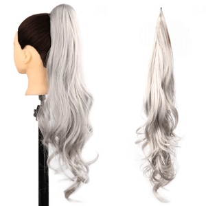 Extension queue de cheval Capellia Chic en teinte Gris, présentée seule et portée sur un mannequin avec de longues ondulations